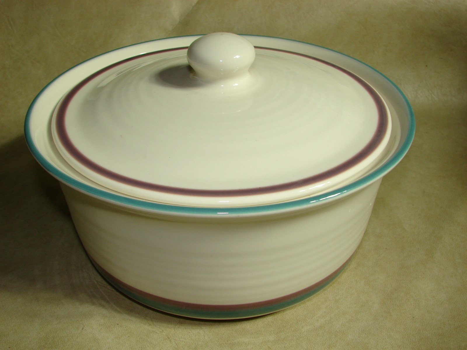 Pfaltzgraff Juniper 2 Quart Round Stoneware Casserole with Lid / USA