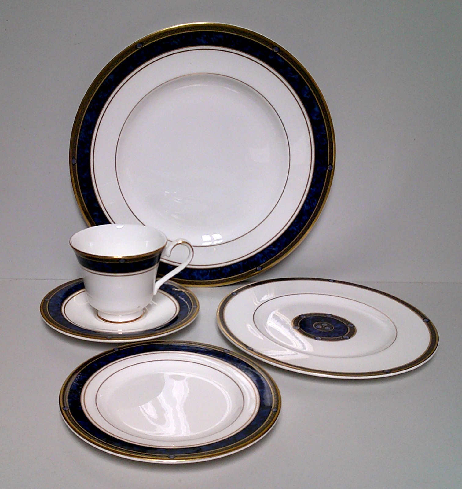 Royal Doulton STANWYCK H5212 20 Piece Set FOUR PLACE SETTINGS More Items Here