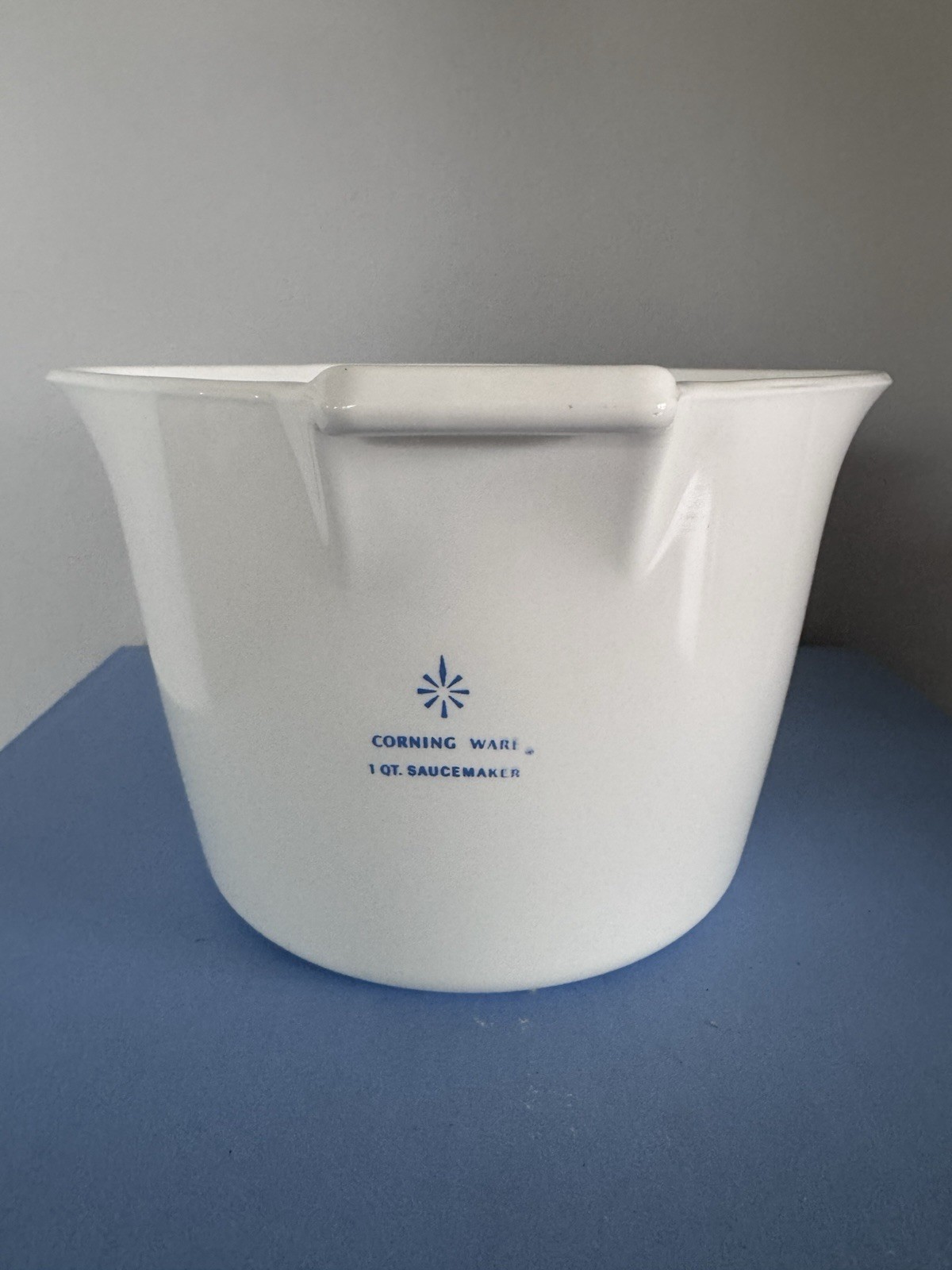 Vintage 2 Qt Corning Ware Blue Cornflower Gravy-Sauce Maker /Mixing Bowl USA