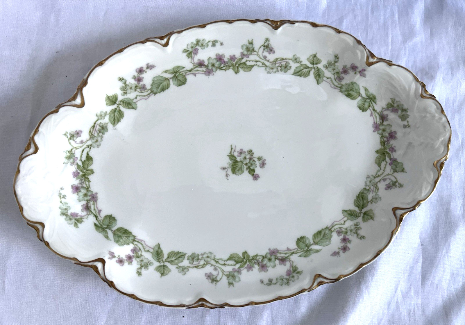 HAVILAND Limoges Charonne 13.5″ oval serving platter. Limoges. Floral.