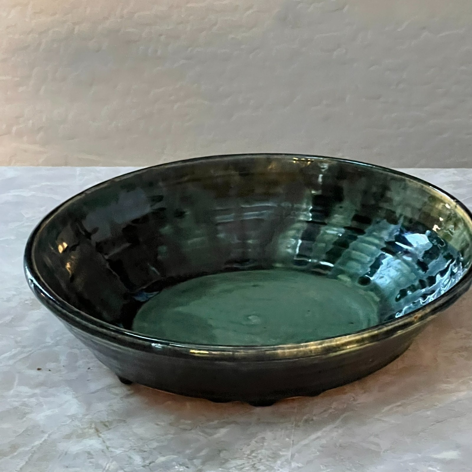 1995 Studio Art Pottery Bowl 11″ Dark Green Glaze Drip Glossy Finish