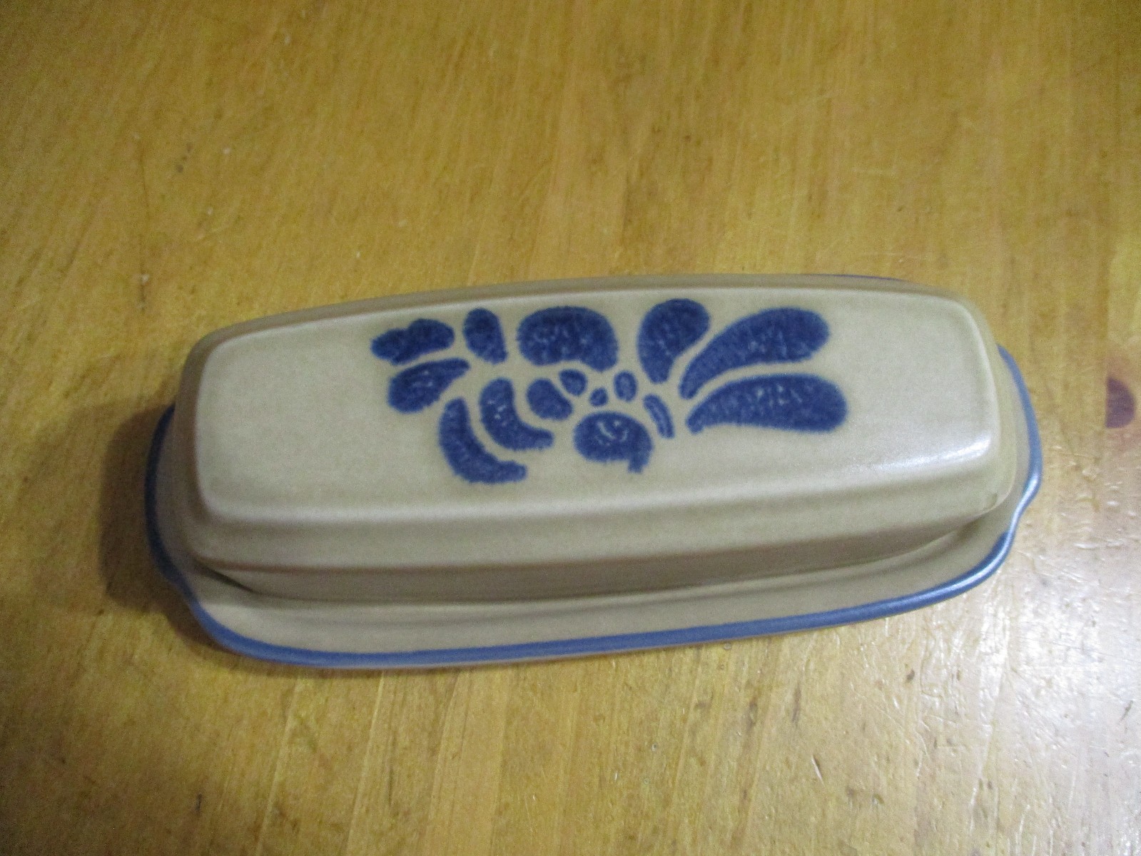 Pfaltzgraff Vintage Folk Art Butter Dish #028 with Lid Stoneware Tan & Blue USA