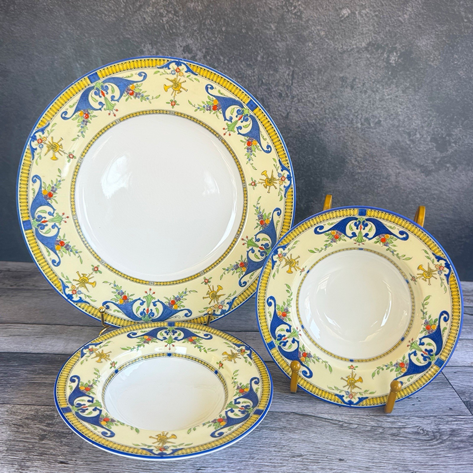 Royal Worcester Bordeaux Set 3 Dinner Plate Two Berry Bowls Bone China England