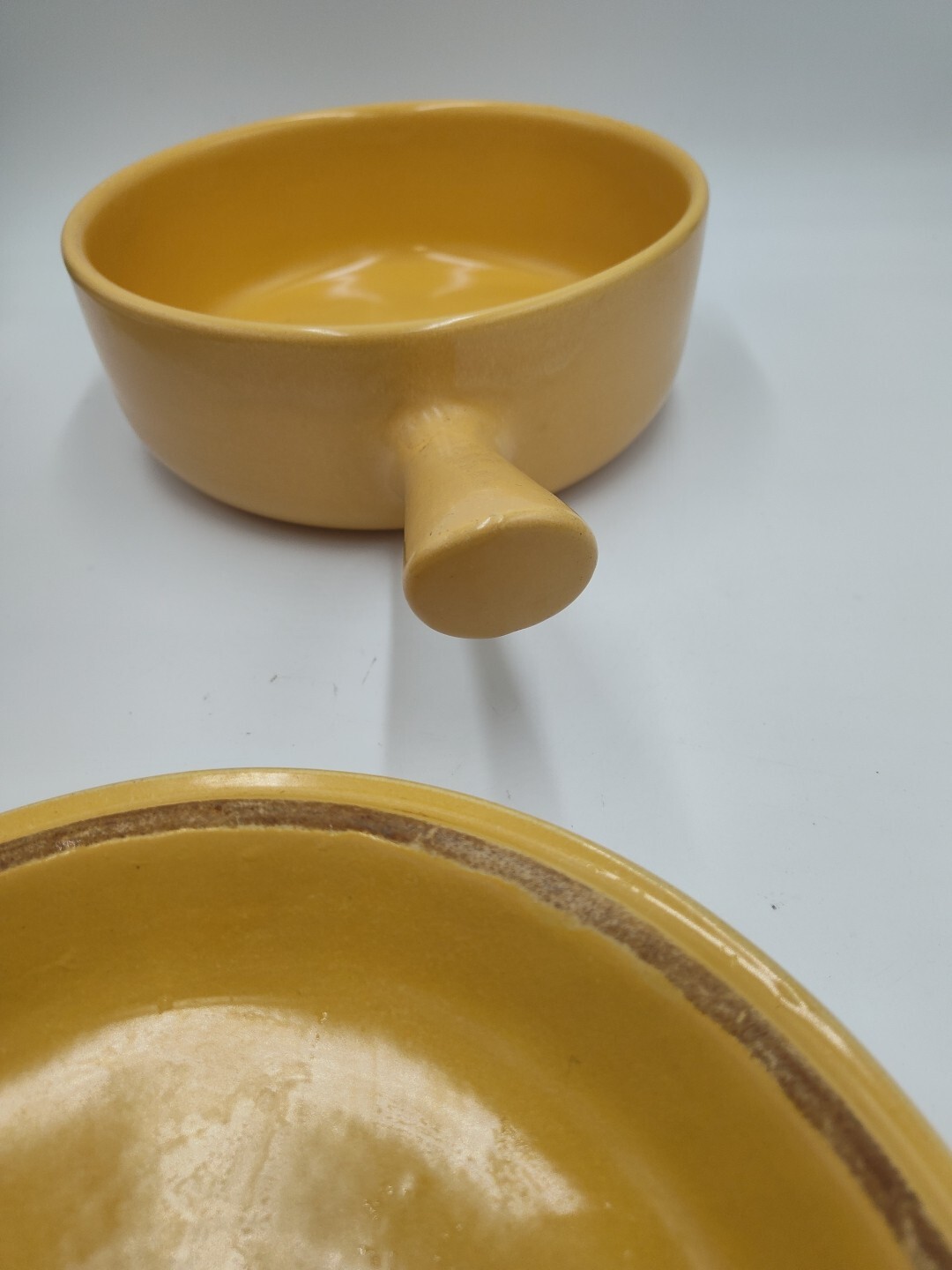 Vintage La Solana Yellow Pottery Stoneware Ceramic Covered Casserole Pan 8.25″