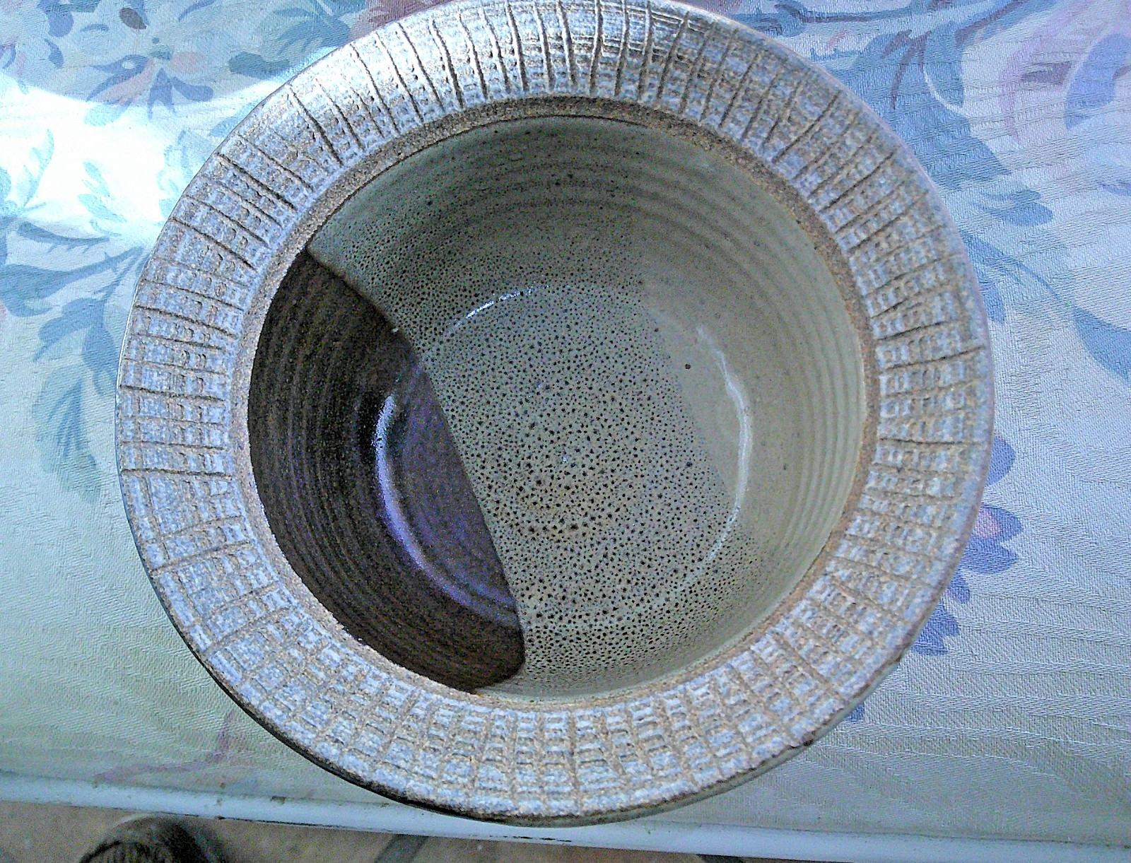Handmade Studio Pottery Rustic Glossy Stoneware Bowl Browns Signed ‘Houston’?