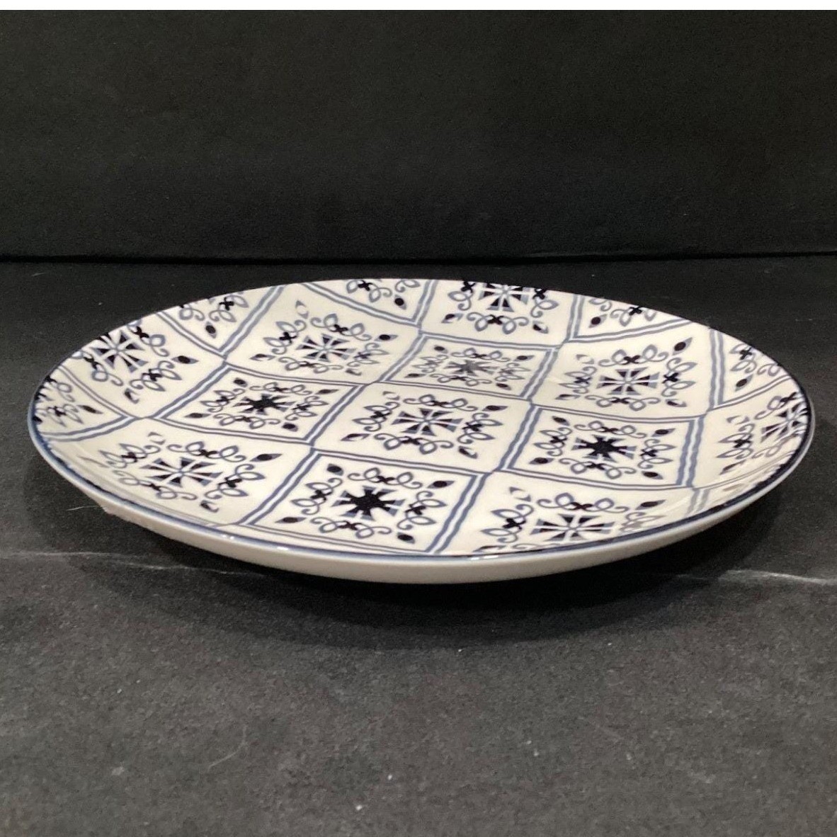 Orly Maison New York Dinner Plate, Blue & White Geometric Pattern Dinnerware