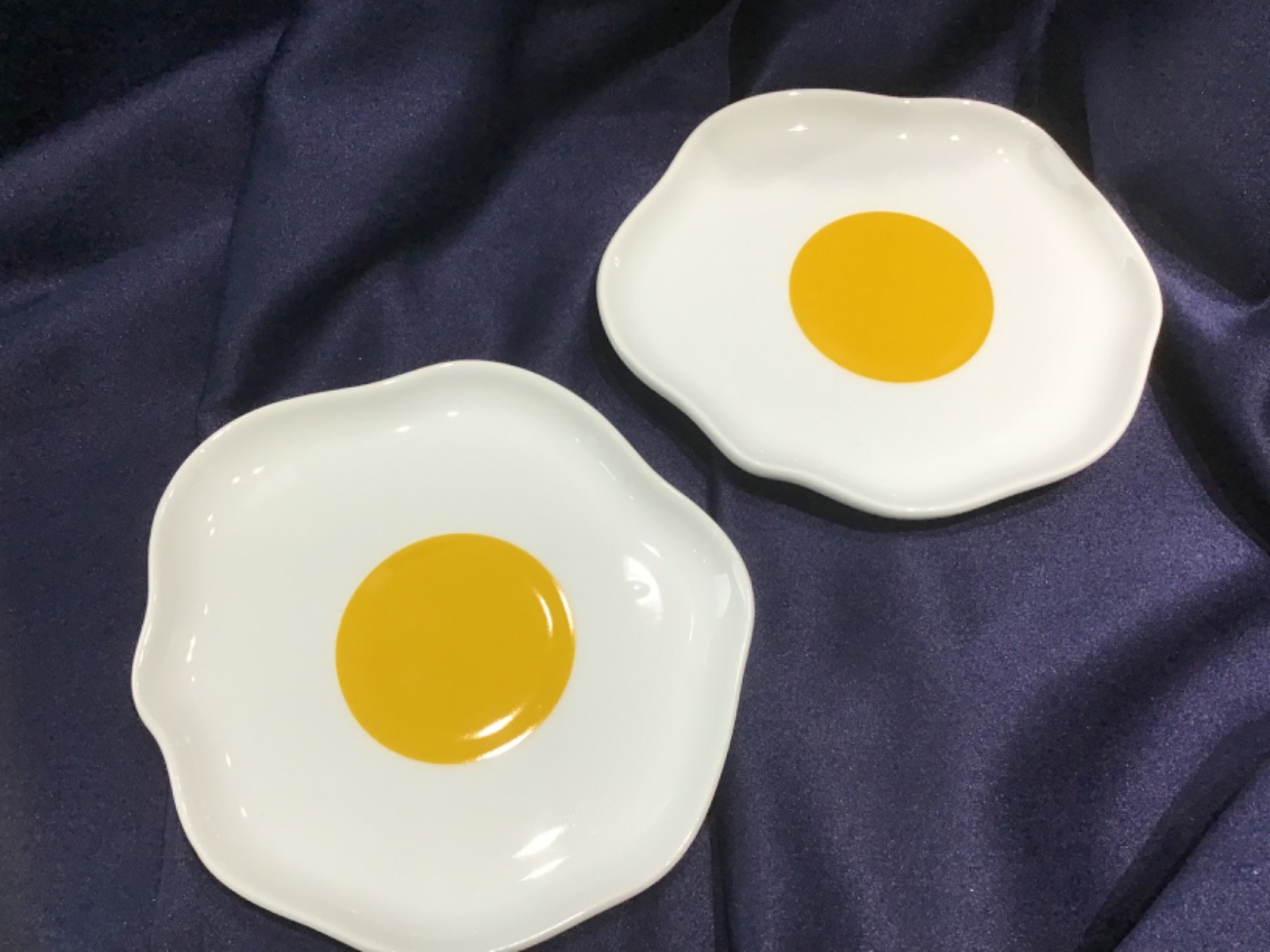 CRATE & BARREL FRIED EGG PLATES sunny side up NEVER USED! NEW! 🥚🌞🥚🌞🥚