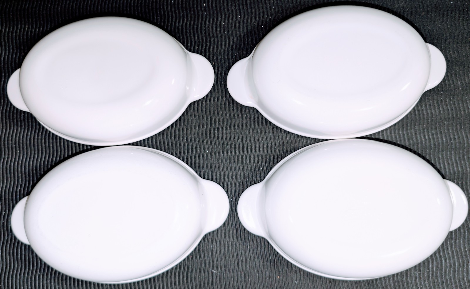 VTG Corning P-14-B Oval Grab-its 400 mL w/ PYREX Lids P-14-C