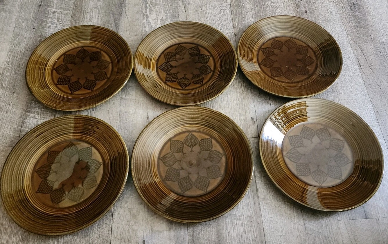 Set Of 6 Old Gold Harmony House 10.25″ Dinner Plates MCM Vintage Glossy
