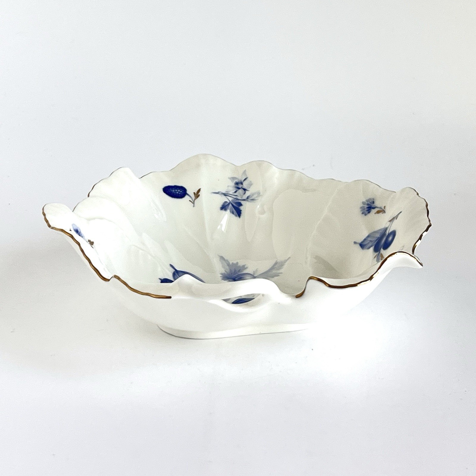 Mikasa Fruit Bouquet Bone China Blue W/Gold Berries Pattern Nappy Dish Japan