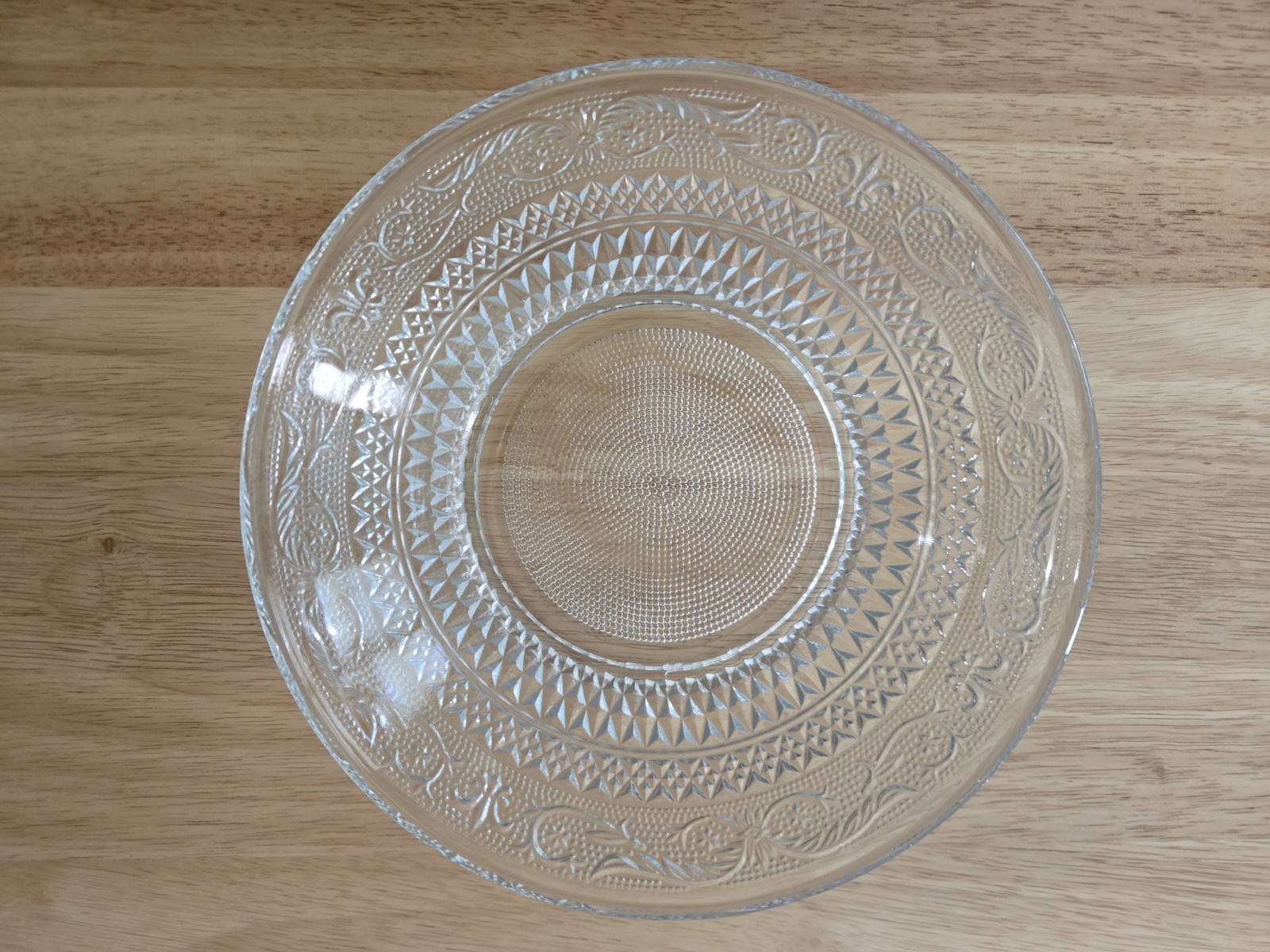 KIG Malaysia Glass Serving Bowl Vintage MCM 8.5″ Diameter Clear Pressed Euc