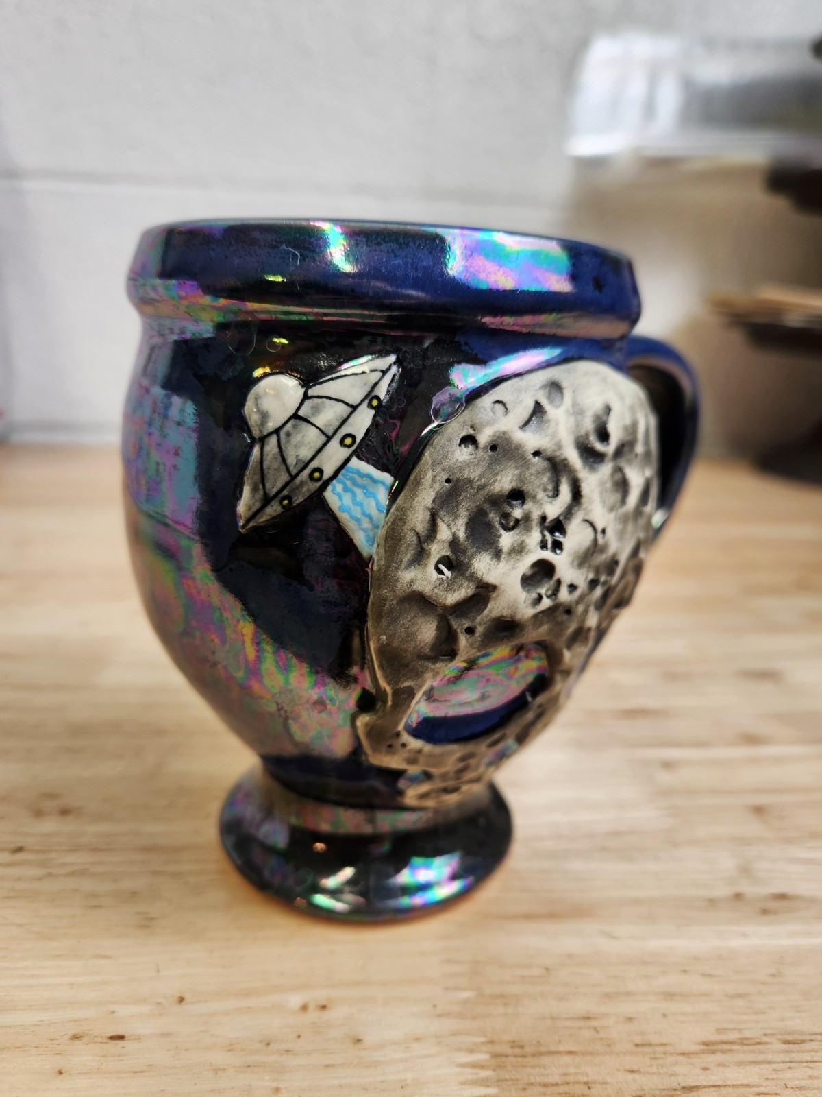 Scrimshaw Pottery Gaboury Ceramic Mug Metallic Glossy UFO Alien Skull Moon