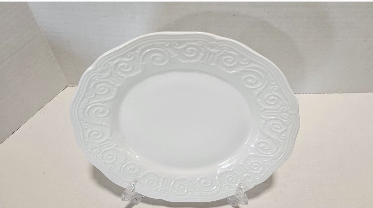 Wedgewood Traditions Heirloom Bone China Salad Plate 9″ White Scalloped