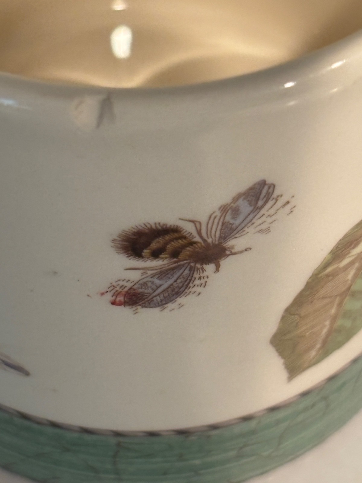 4 Wedgewood Sarah’s garden 16 oz coffee cups, one has chip look at photos