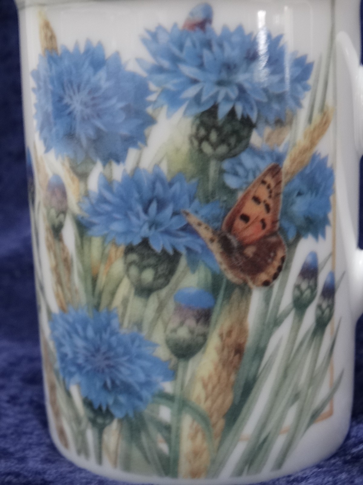 1997 Marjolein Bastin Avon Cornflowers Butterflies Ladybugs Coffee/Tea Mug 4″h