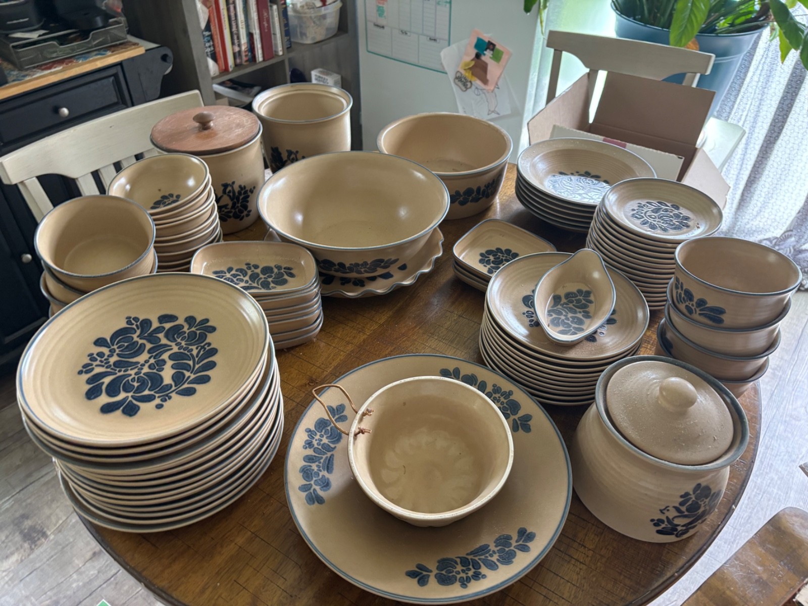 pfaltzgraff folk art set. Over 70 pcs.