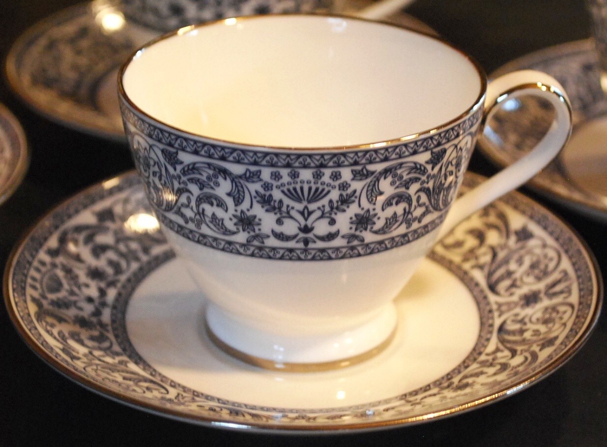 Set 4 MINTON Bone China INFANTA S744 Footed Cups & Saucers ENGLAND Blue & White
