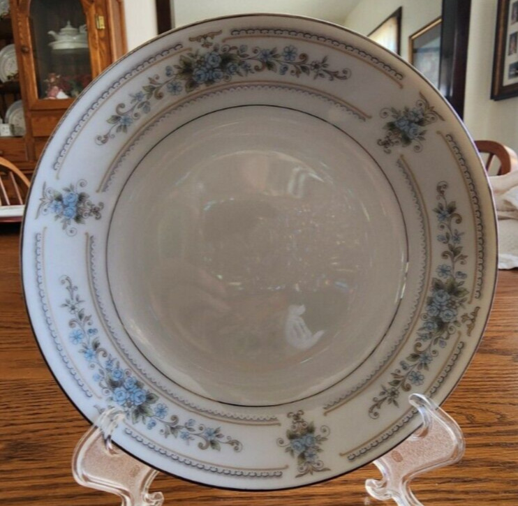 Elington Berry Dessert Bowls (pairs) 5 1/4″ Wade Porcelain White Blue Platinum !