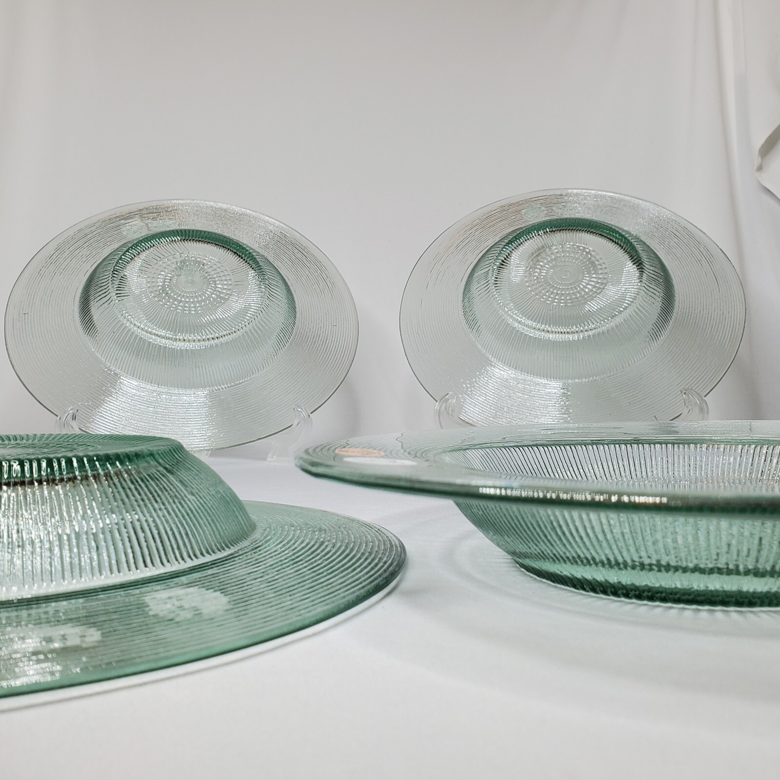 4 Recycled Spanish Glass Dinner Plates 10″ Set Wide Rim Clear Green Textured NOS