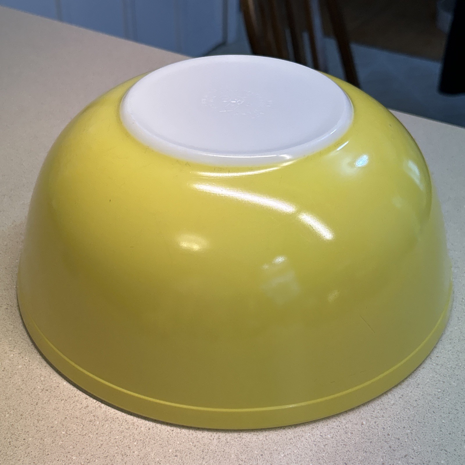 Vintage #404 Pyrex Large 10″ Nesting Mixing Bowl Primary Color Yellow 4 Qt