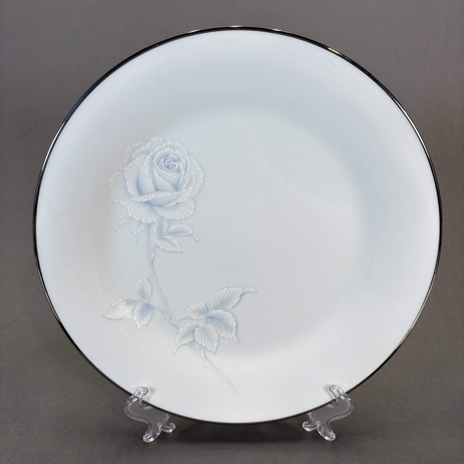Noritake Vritue Dinner Plates 10 1/2″ Set of 4 White Blue Roses Platinum Trim
