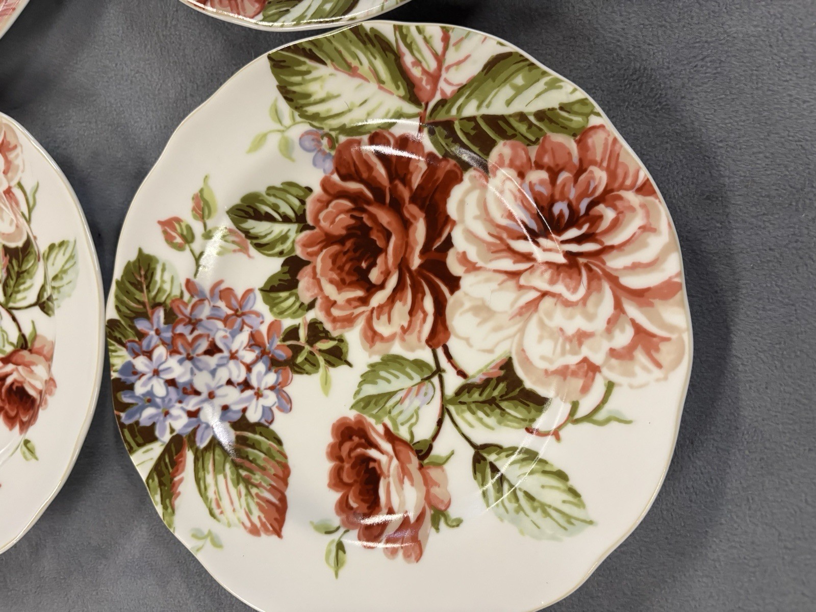 222 Fifth Heidi Dinner Plates Set of 6 11” Pink Roses Scalloped