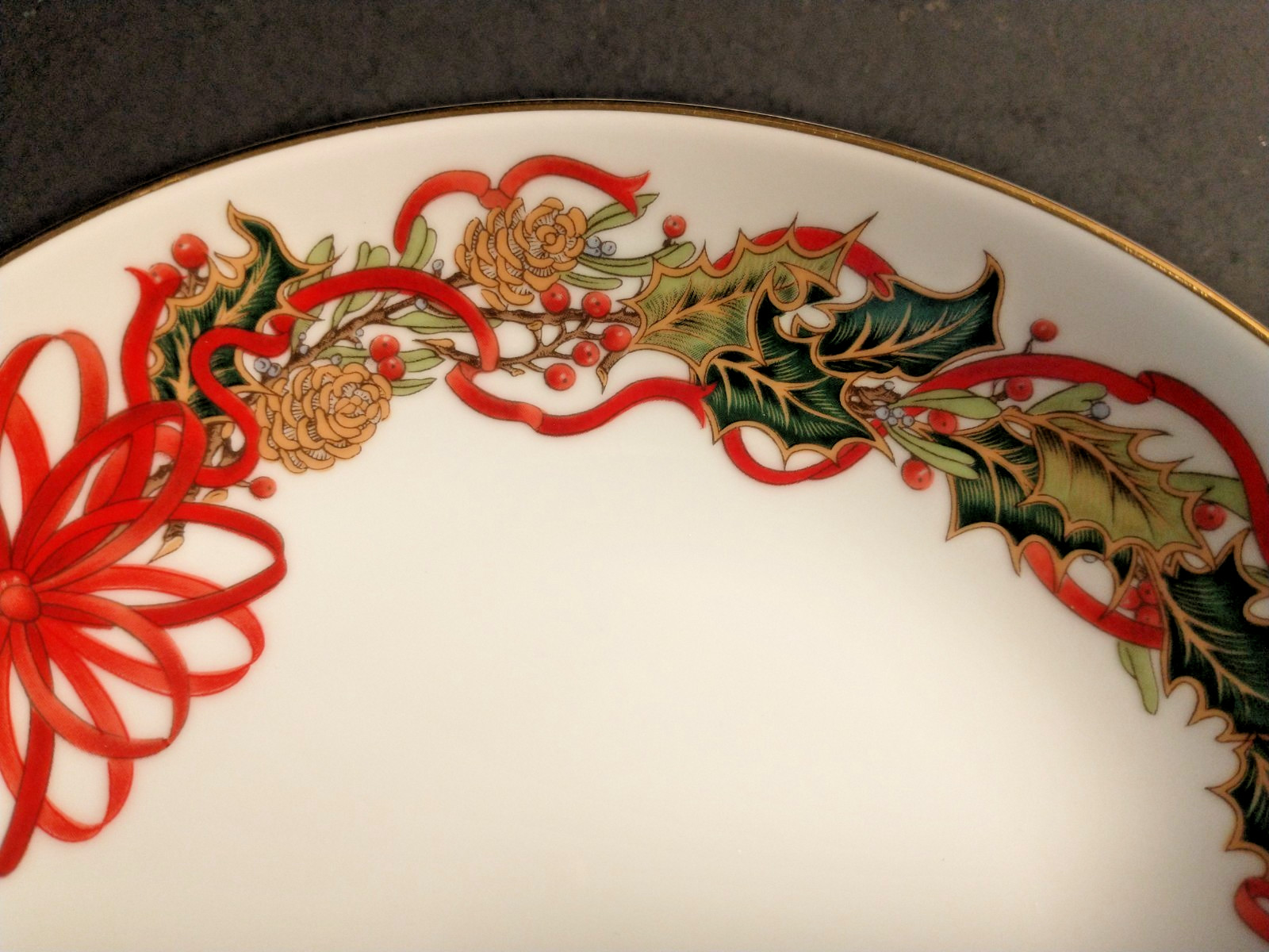 Andrea by Sadek Christmas Garland 1994 Fruit Dish 5.875″ wide x 1.25″ deep