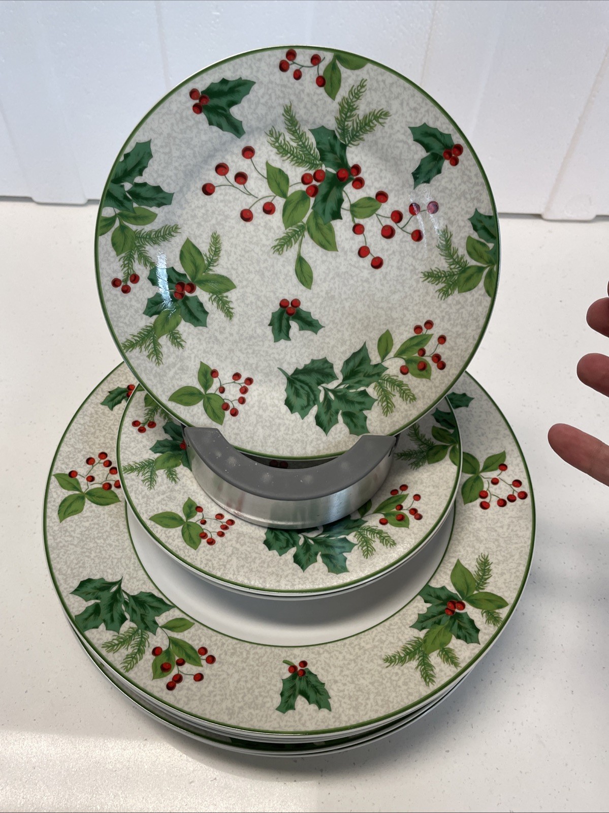 Lillian Vernon Hollies & Berries LV17 Dinner & Salad Plates