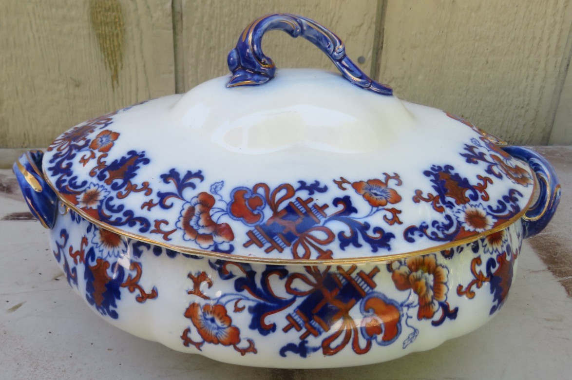 LARGE ANTIQUE ROYAL DOULTON NANKIN FLOW BLUE WITH RED FLOWERS SOUP TUREEN