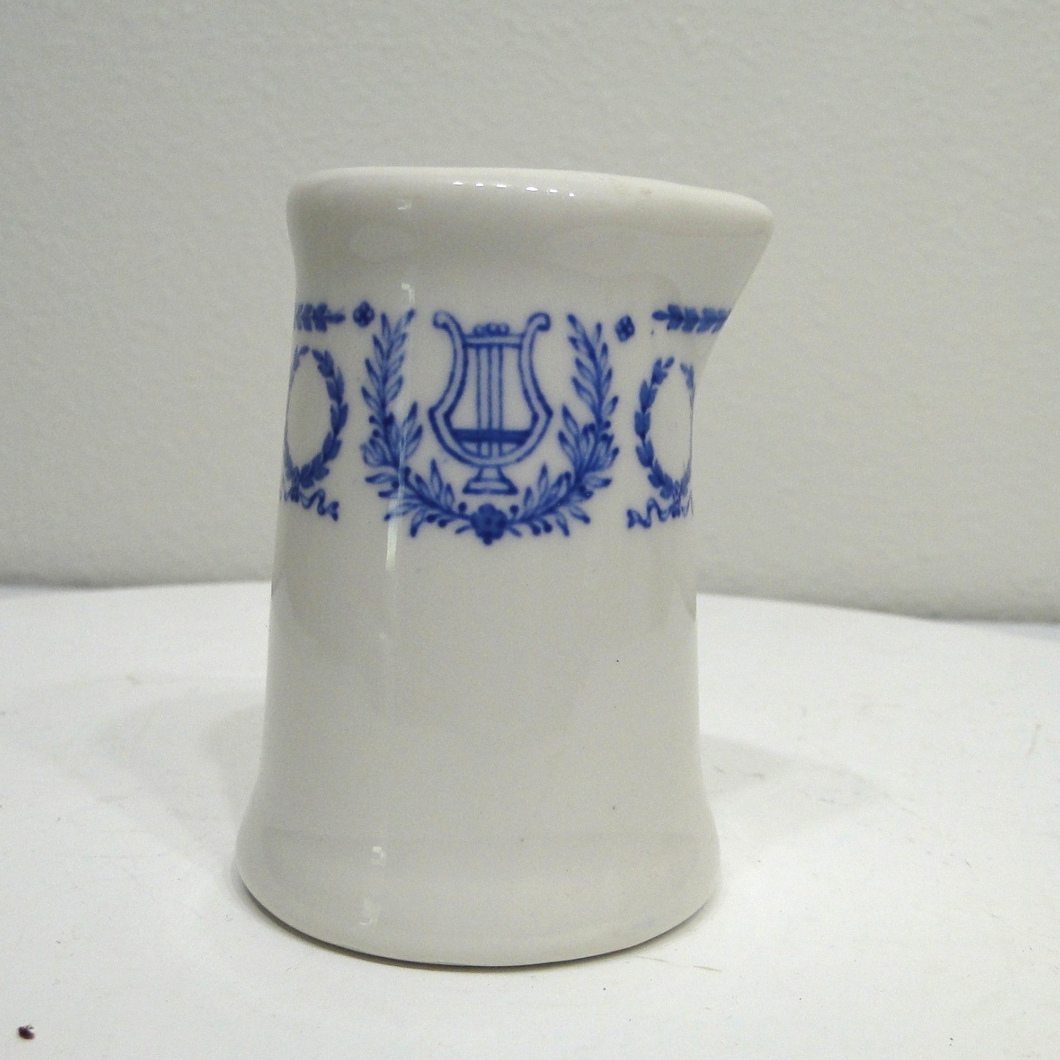 Vintage Syracuse #51500 Morrison Cafeteria Lyre Laurel Wreath Blue White Creamer
