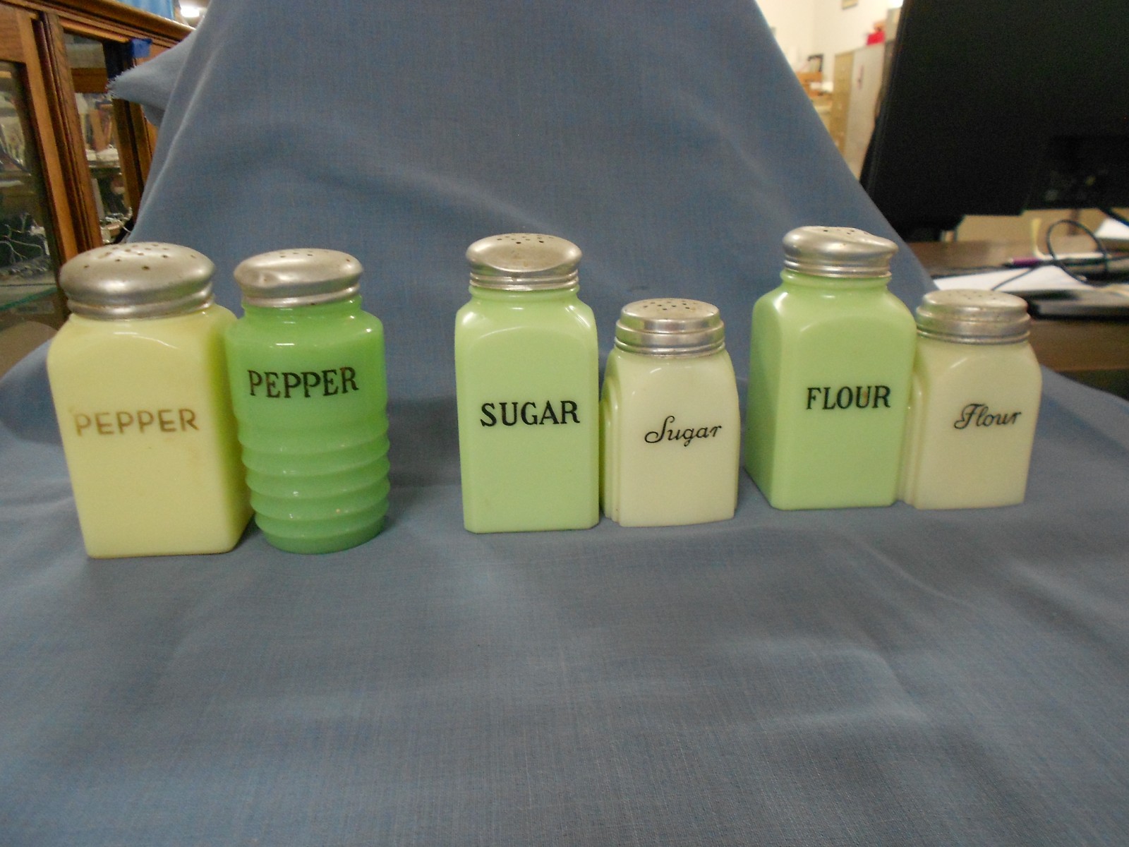 6 Vintage Jeannette? McKee? Jadeite Glass Pepper Sugar Flour Jars 3 3/4″-5″ tall