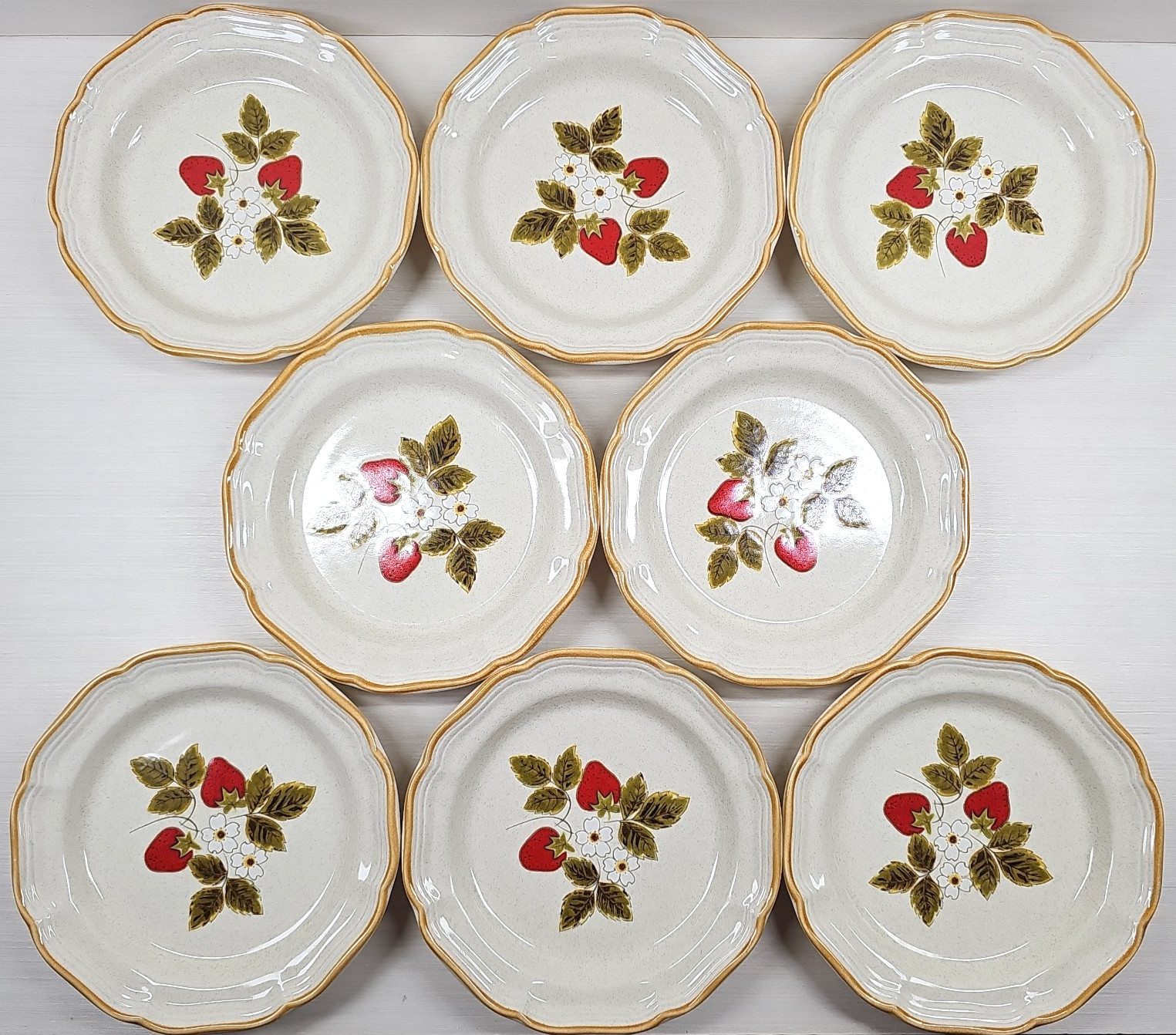 (8) Mikasa Strawberry Festival Salad Plates Set Vinage Fruit Scalloped Retro Lot