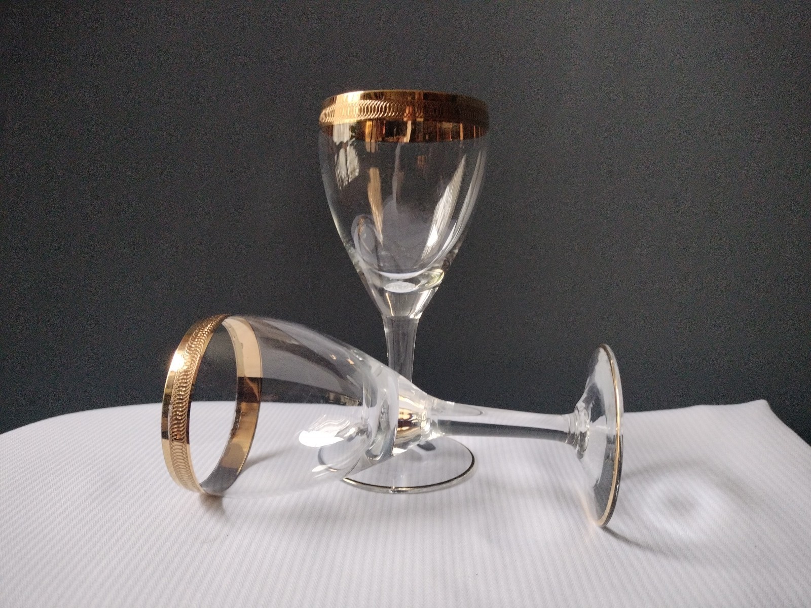 Gold Trim Crystal Goblet Wine Glass 5″5×2″5 high Set Of 4 See Picture