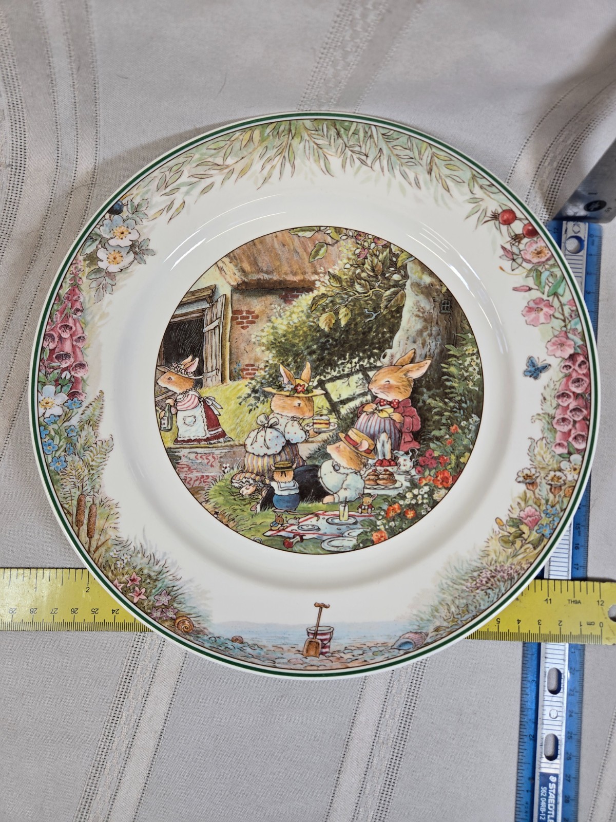 Villeroy & Boch Foxwood Tales Dinner Plate picnic 10 3/8″ Summer
