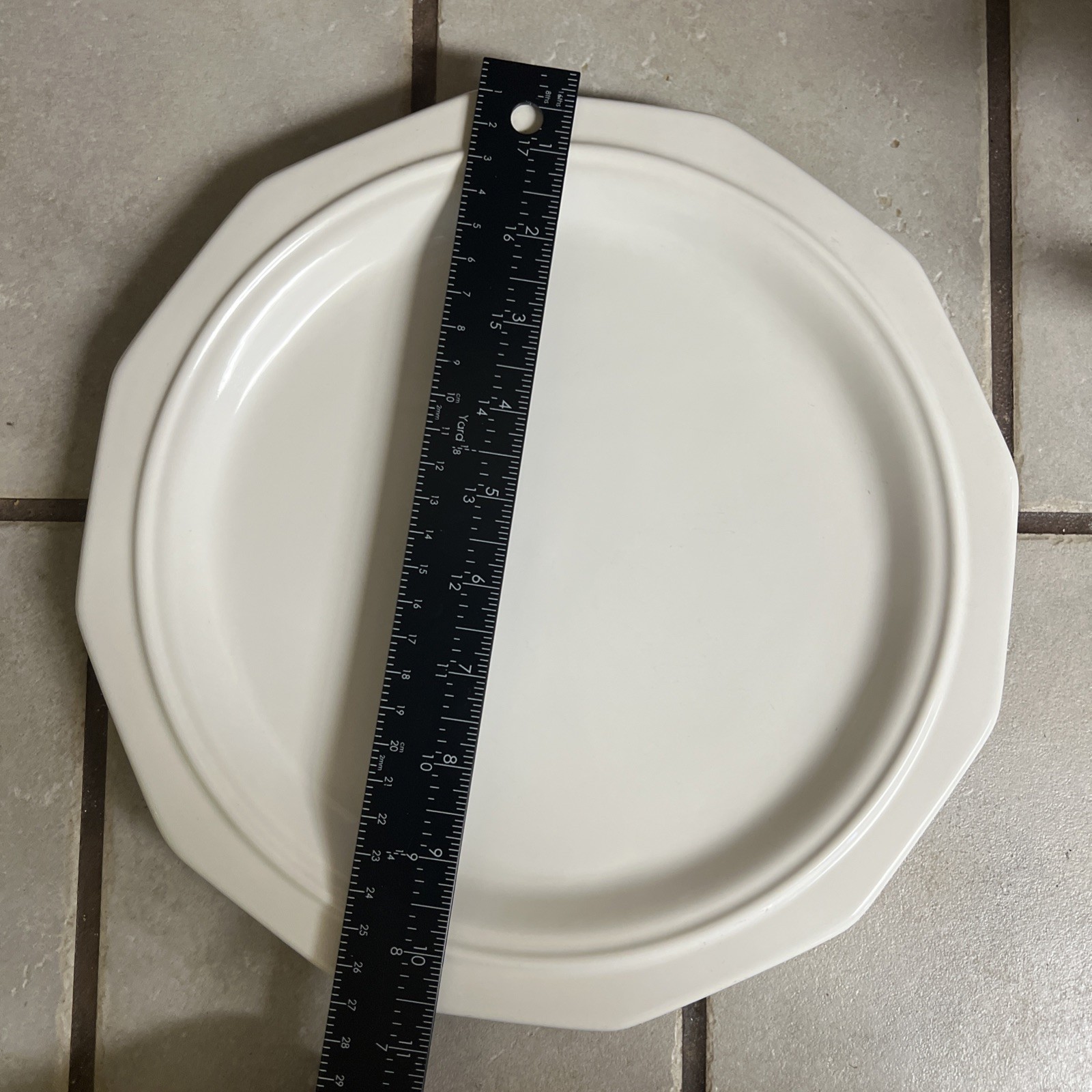 Pfaltzgraff Heritage White Stoneware Octagonal Dinner Plate Vintage 10 3/8 Inch