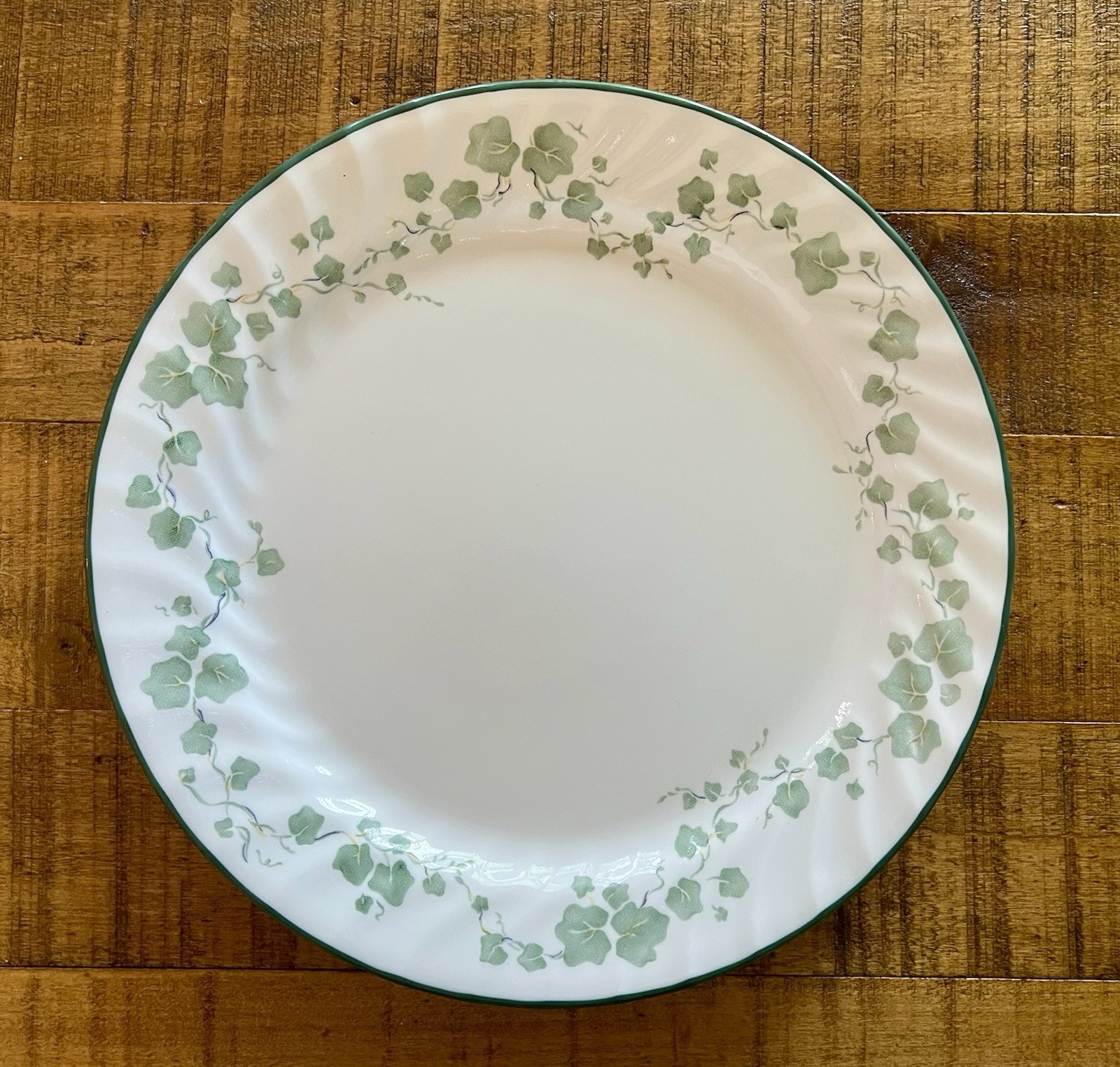 Corelle Callaway Ivy Dinner Plates 10.25” Green Discontinued Lot Of 9