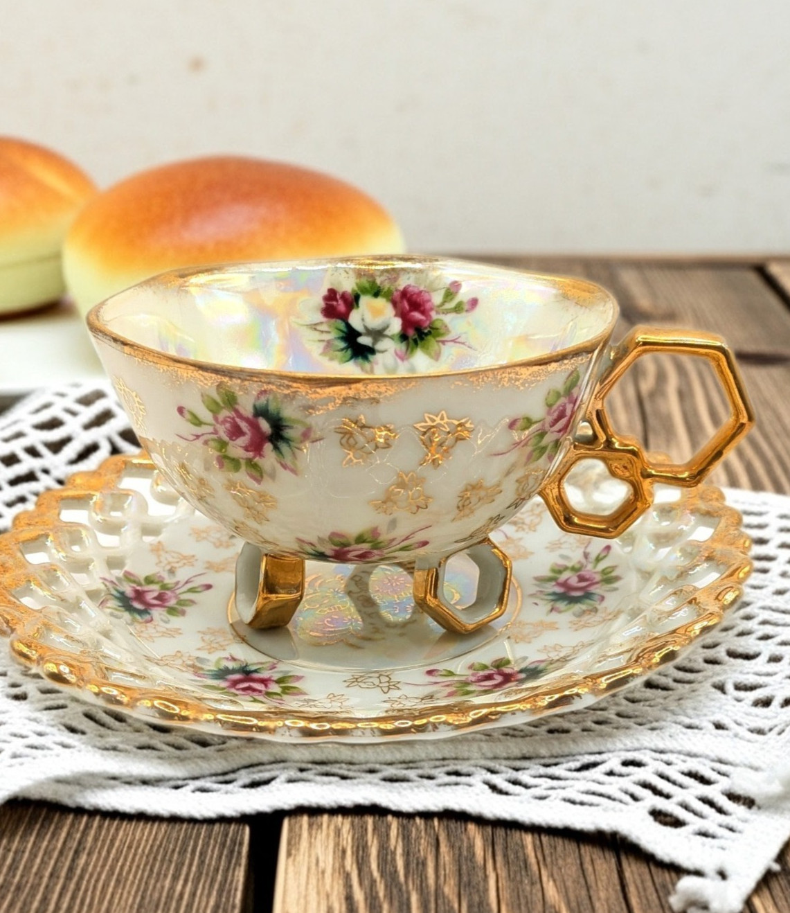 Can Crest 2647 Fine China Japan Hand Painted Footed Gilded Set Cup & Saucer Vid