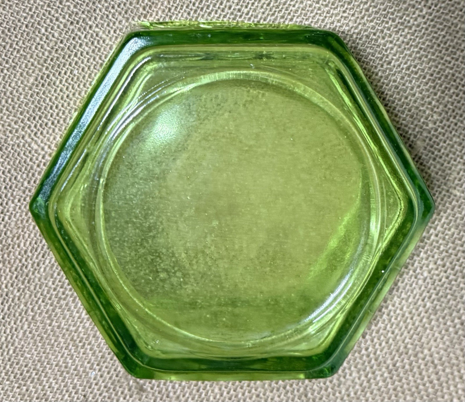 VINTAGE GREEN GLASS CANDY DISH WITH EAGLES AND STARS 4 1/4″ W