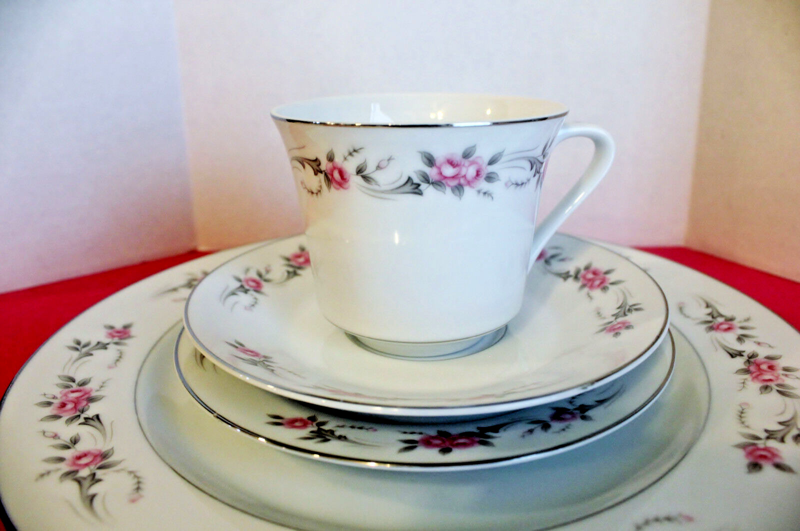 DIAMOND CHINA PAGEANT PATTERN 4 Piece Place Setting