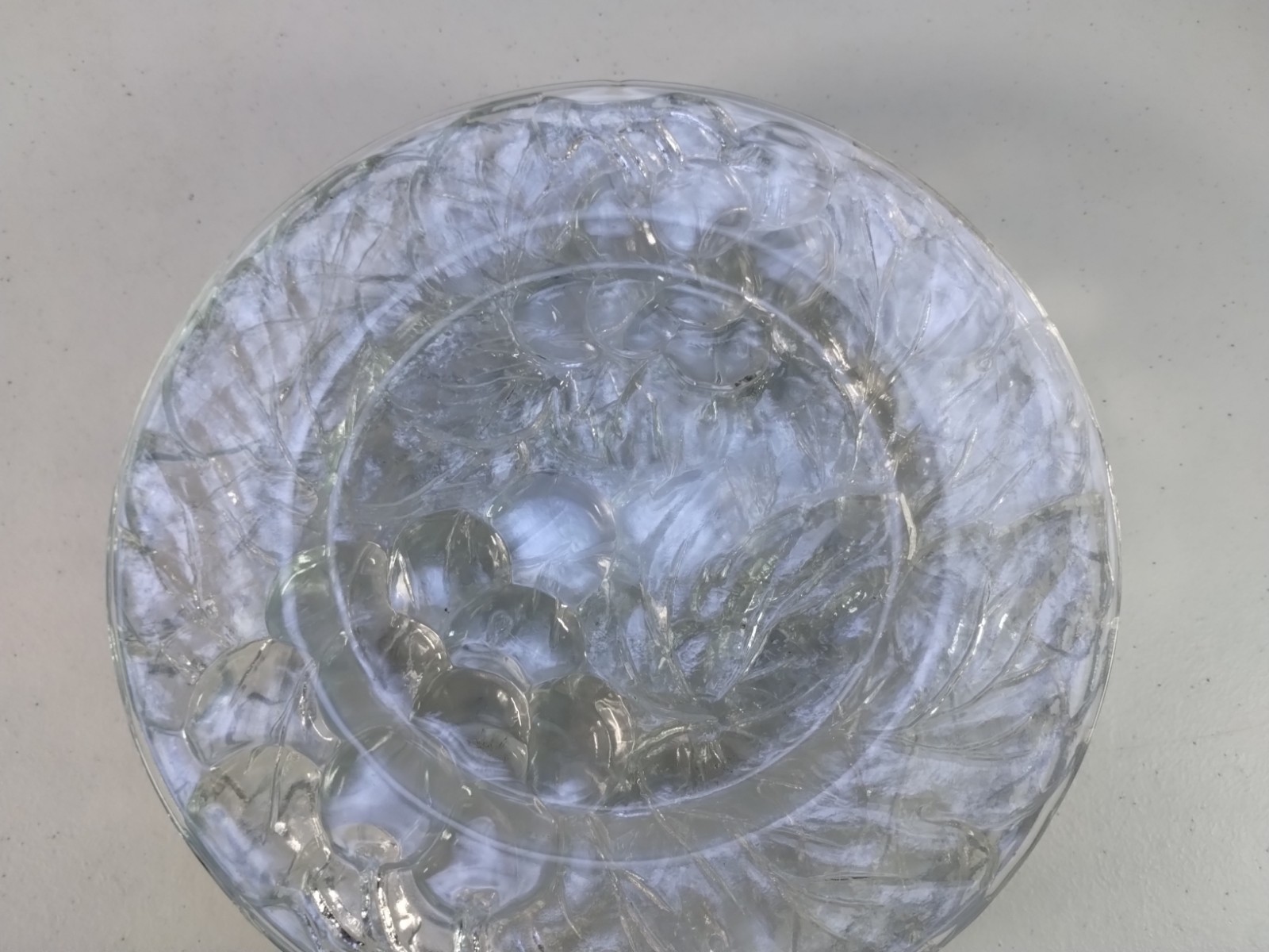 KIG Indonesia Clear Glass Dinner Plates with Grape Design 10 1/4″ Set of 6