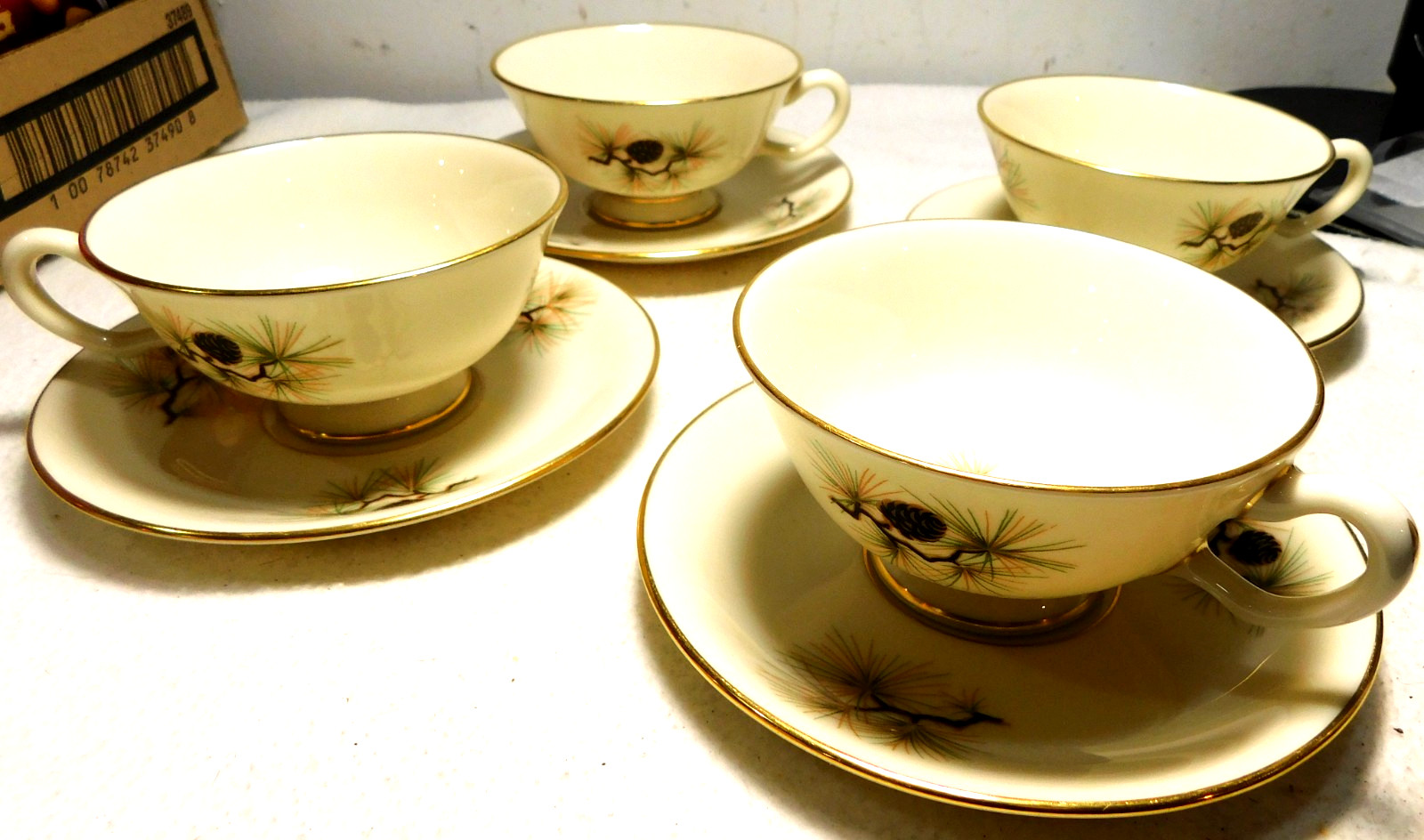 Set of 4 Vintage Lenox China Pine W-331 Cups and Saucers
