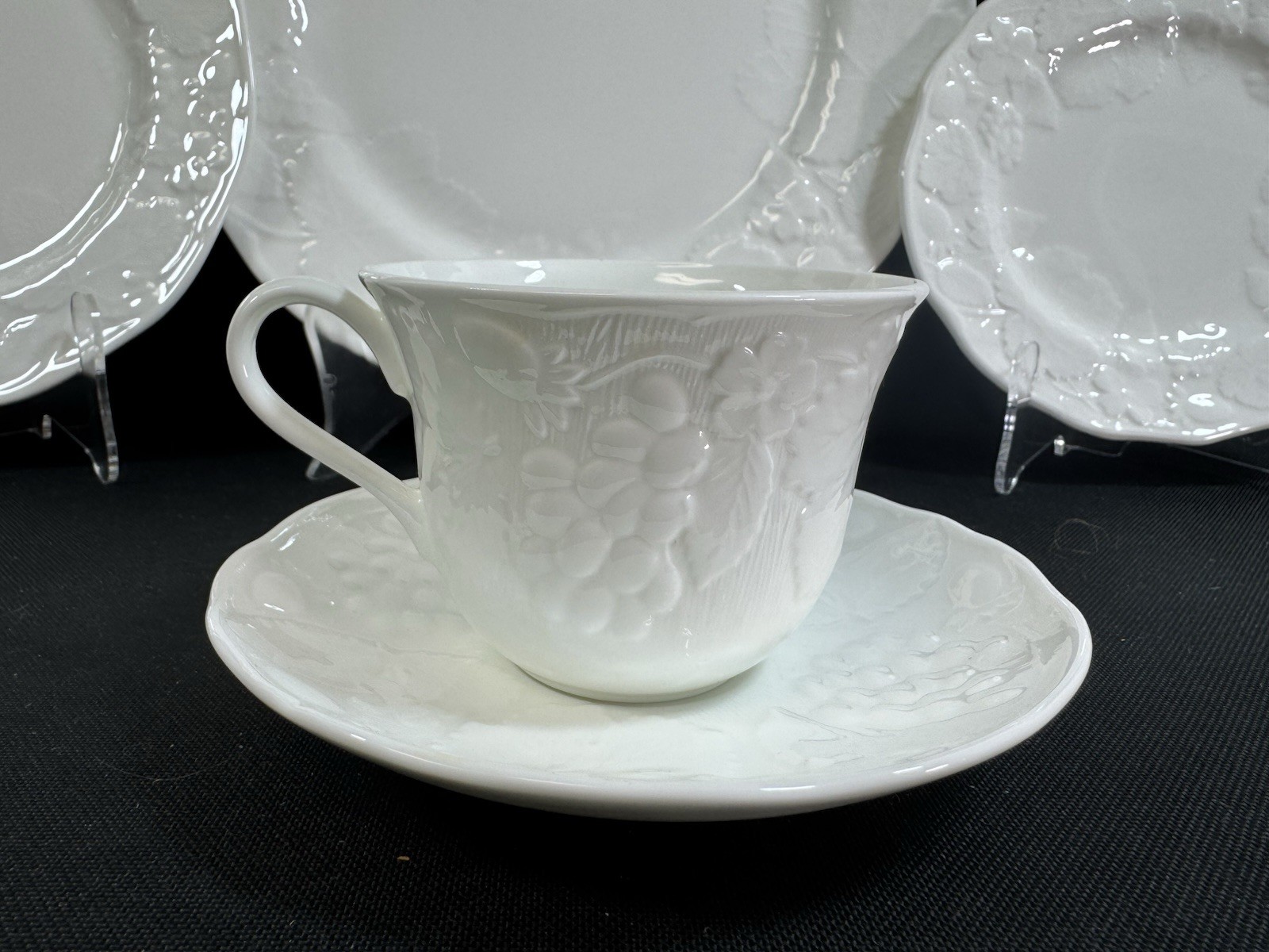 Wedgewood Strawberry/ Vine Bone China~(1)~5 piece place setting~Made In England