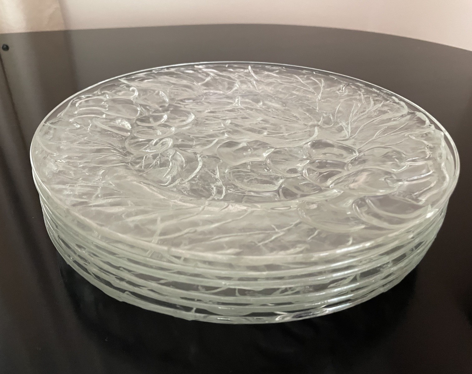 Vintage KIG Indonesia Grapes Leaves Clear Glass Dinner Plates 6 qty 10-3/8″ EVPC