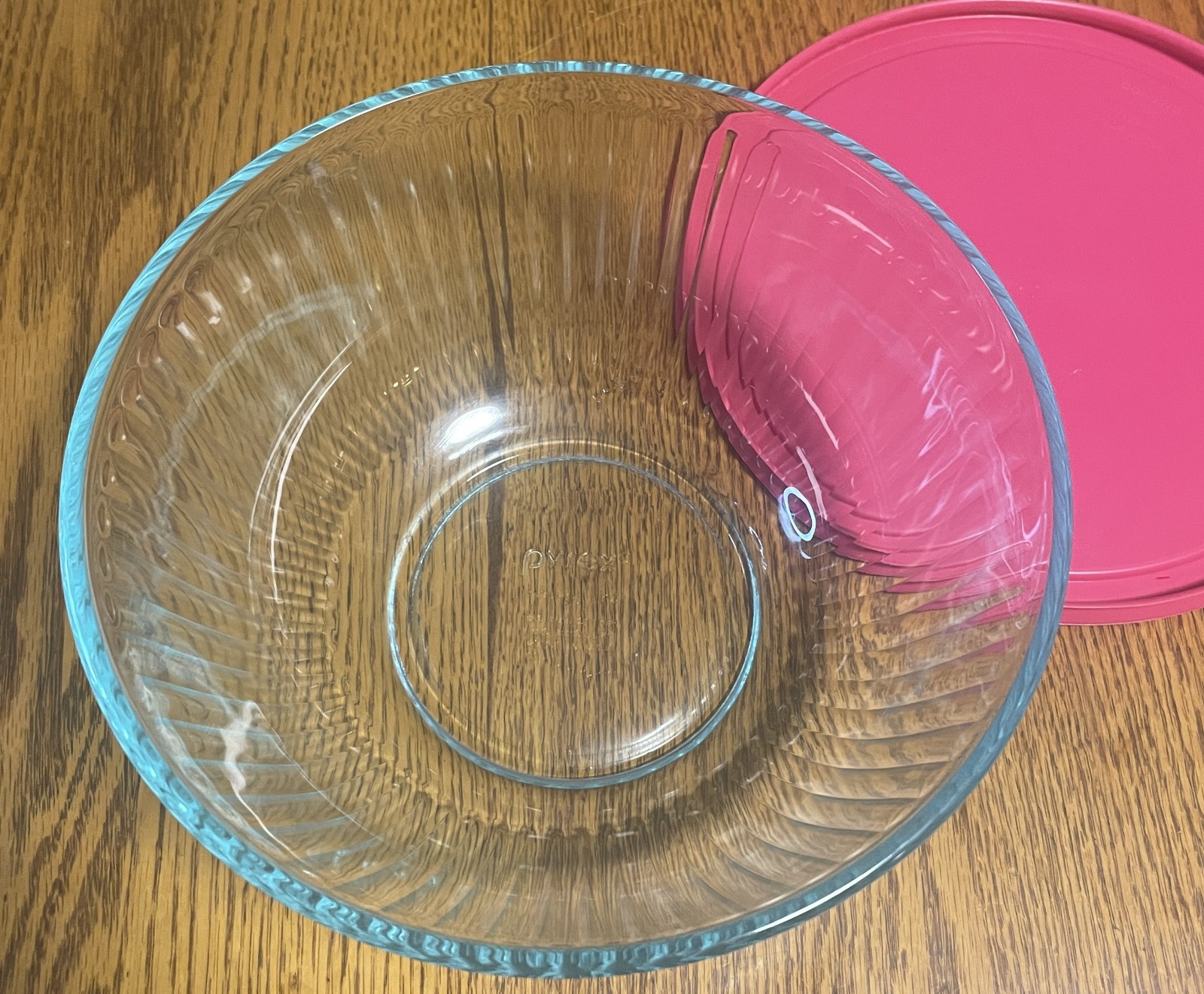 4 Piece Ribbed Pyrex Nesting Bowls w/Colored Snap-On Lids