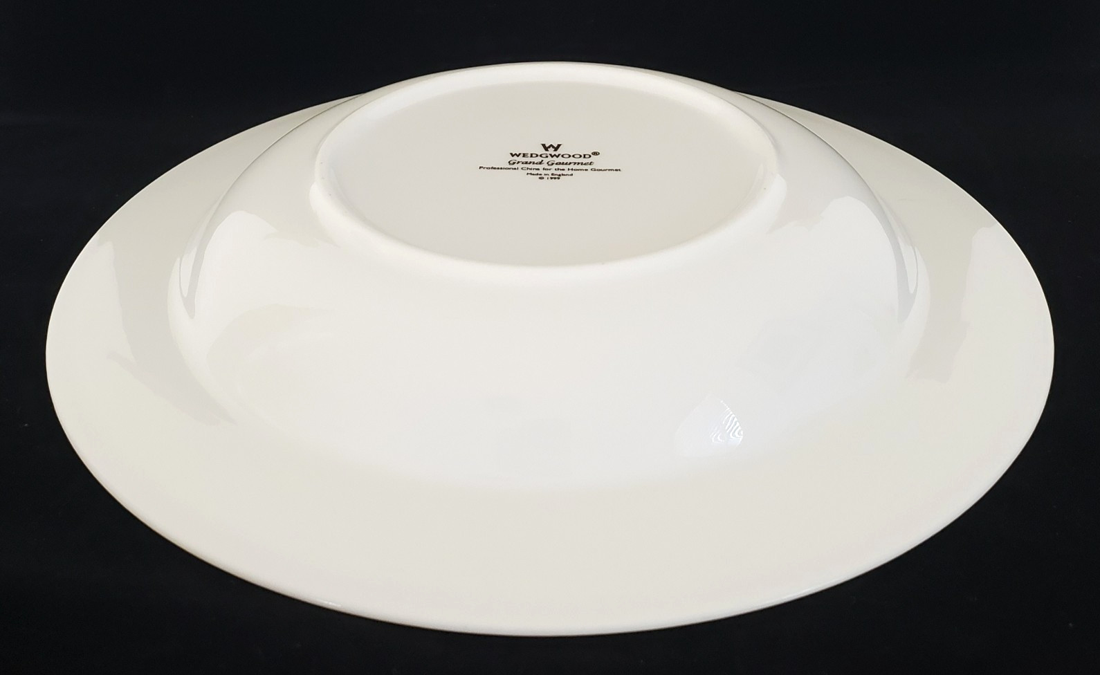 (2) WEDGWOOD BONE CHINA GRAND GOURMET WHITE 11 1/8″ INDIVIDUAL PASTA BOWLS