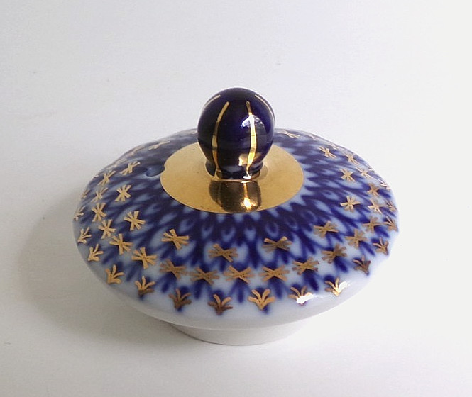 VINTAGE LOMONOSOV RUSSIAN IMPERIAL COBALT NET with GOLD PORCELAIN TEAPOT 5 1/4″