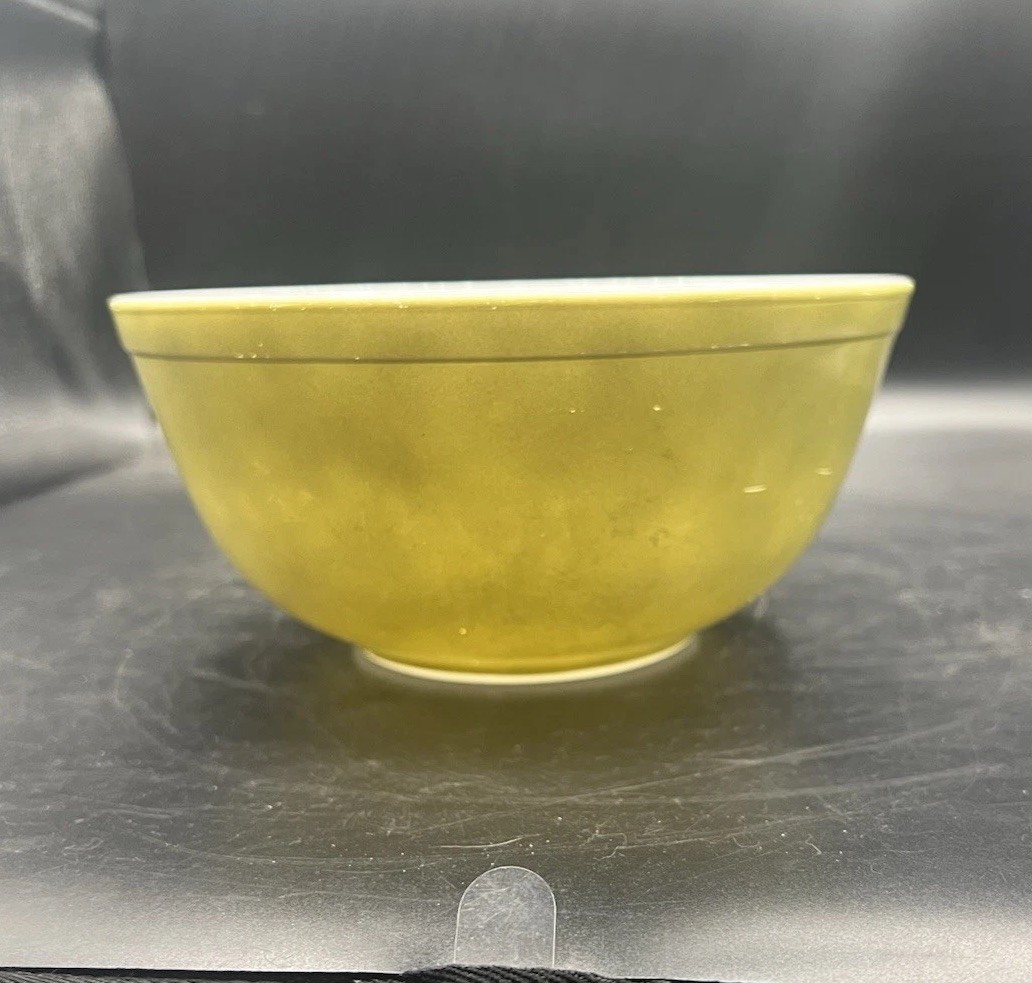 Pyrex Avocado Green Mixing Bowl 403 Vintage 8.5” 2.5 Qt