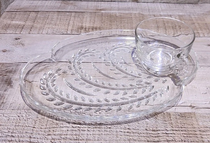 Set Of 4 Vintage Homestead Snack Plates & Cups Federal Glass In Original Box