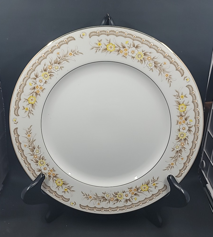 Four Piece Setting EKCO International Golden Autumn Fine China Japan Vintage