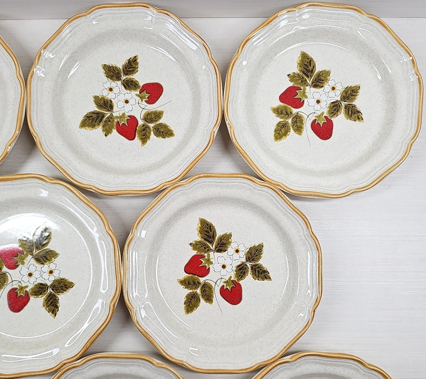 (8) Mikasa Strawberry Festival Salad Plates Set Vinage Fruit Scalloped Retro Lot